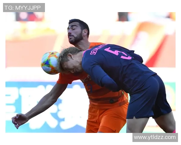 足球明星因不满小孩拍照行为愤怒摔手机引发热议与争议