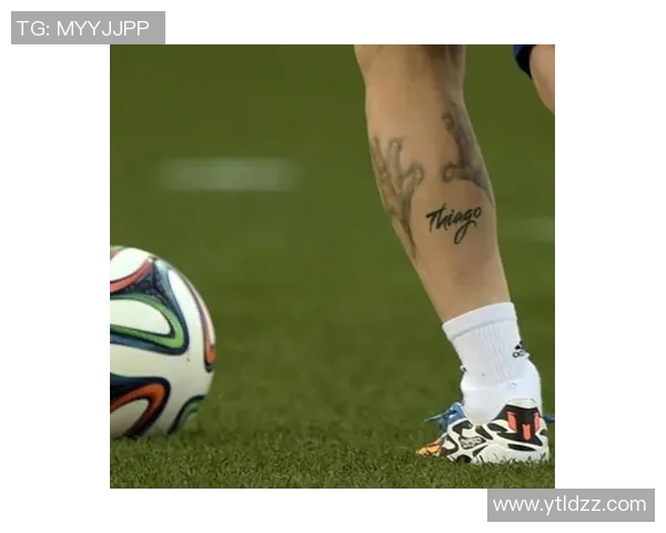 足球明星脖子上的纹身故事揭示他们的个性与信仰